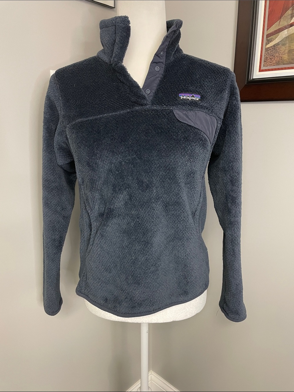 Women’s Patagonia pull over navy blue size small warm lightweight fitted